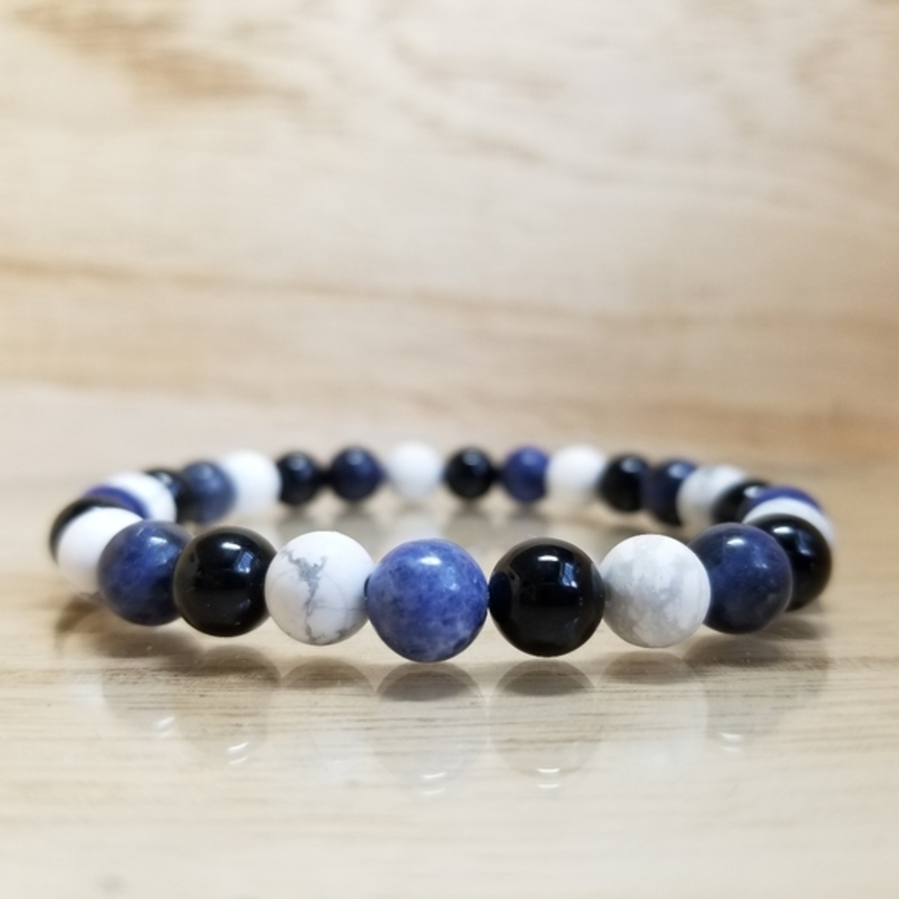Black Onyx, Howlite & Sodalite Stretch Bra…